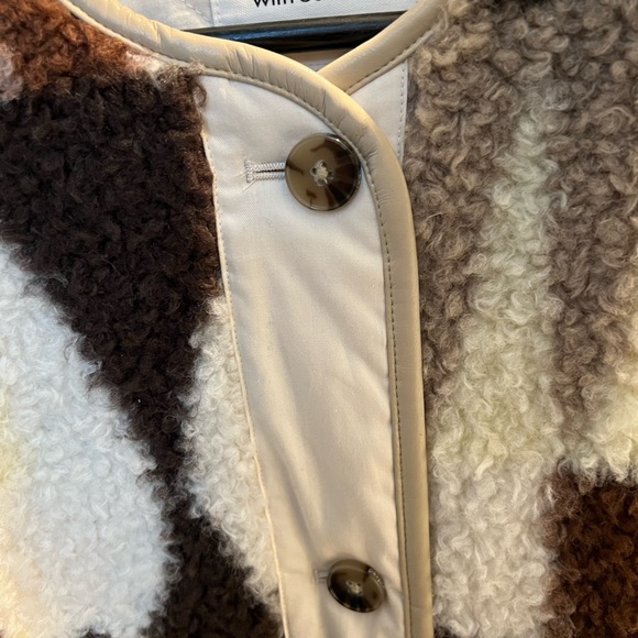 Aritzia Sherpa Jacket for sale, size small, barely worn - Picture 3 of 3